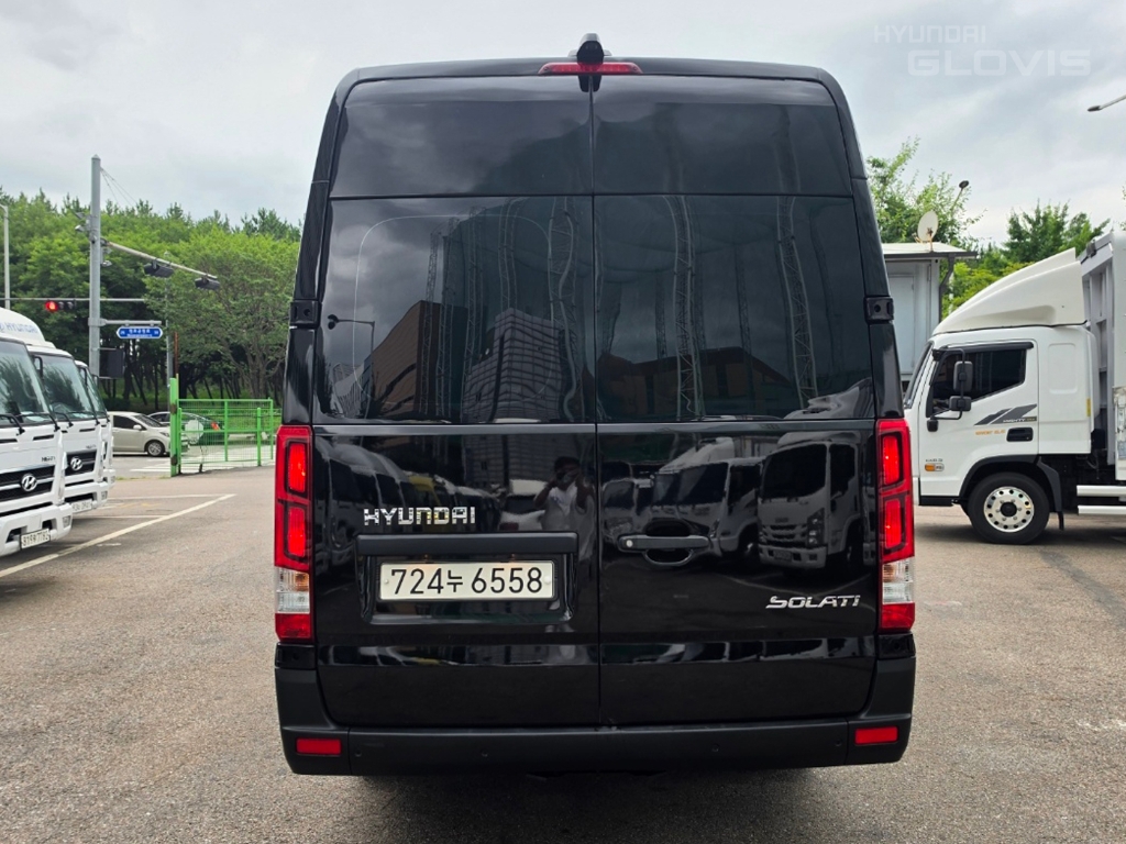 HYUNDAI Solati 15-Seater