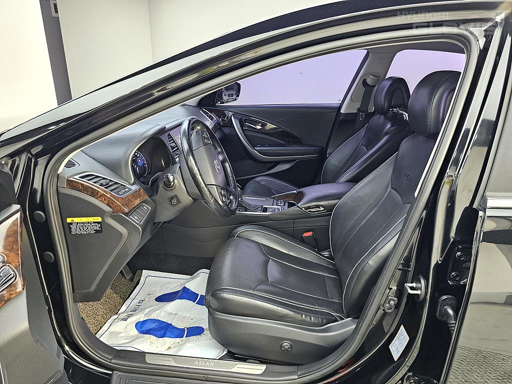 HYUNDAI Aslan G300