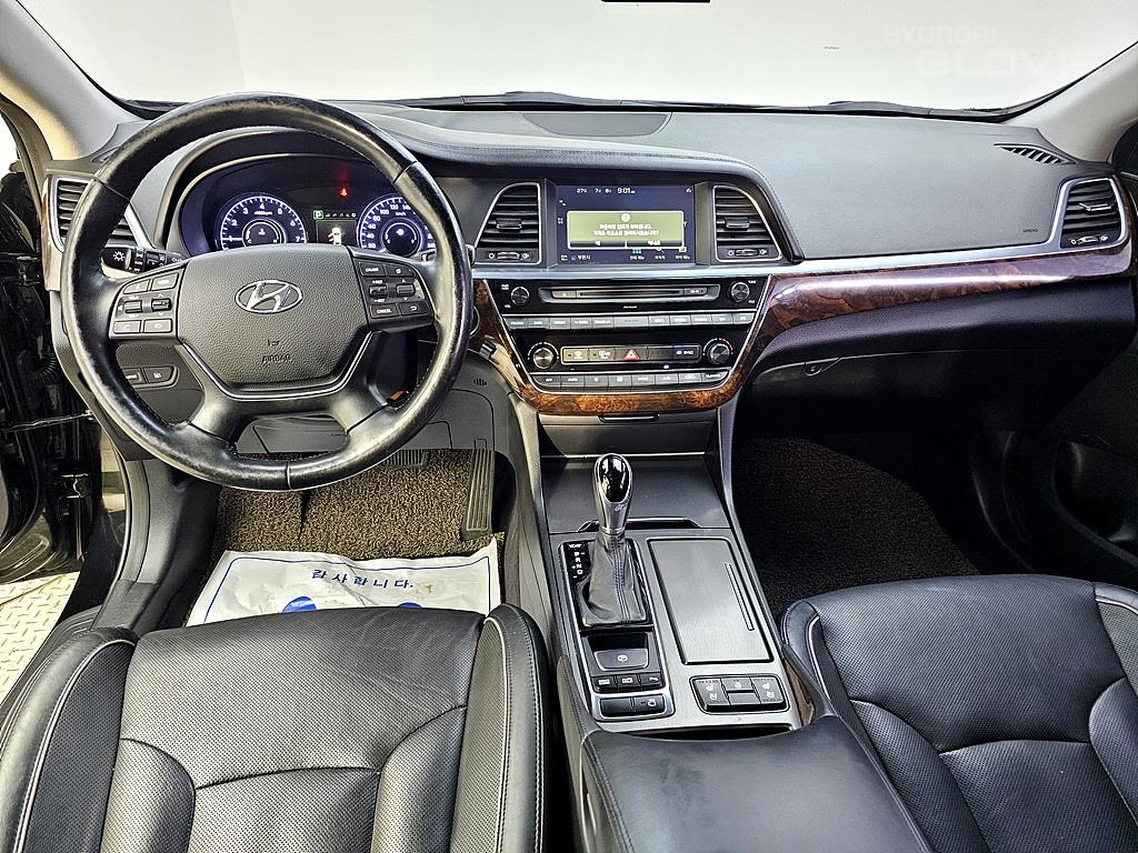 HYUNDAI Aslan G300