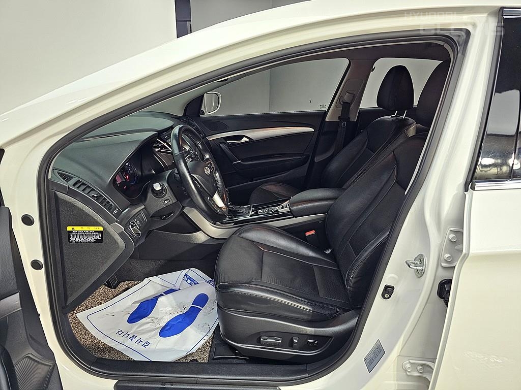 HYUNDAI The New I40 Saloon 2.0 GDI