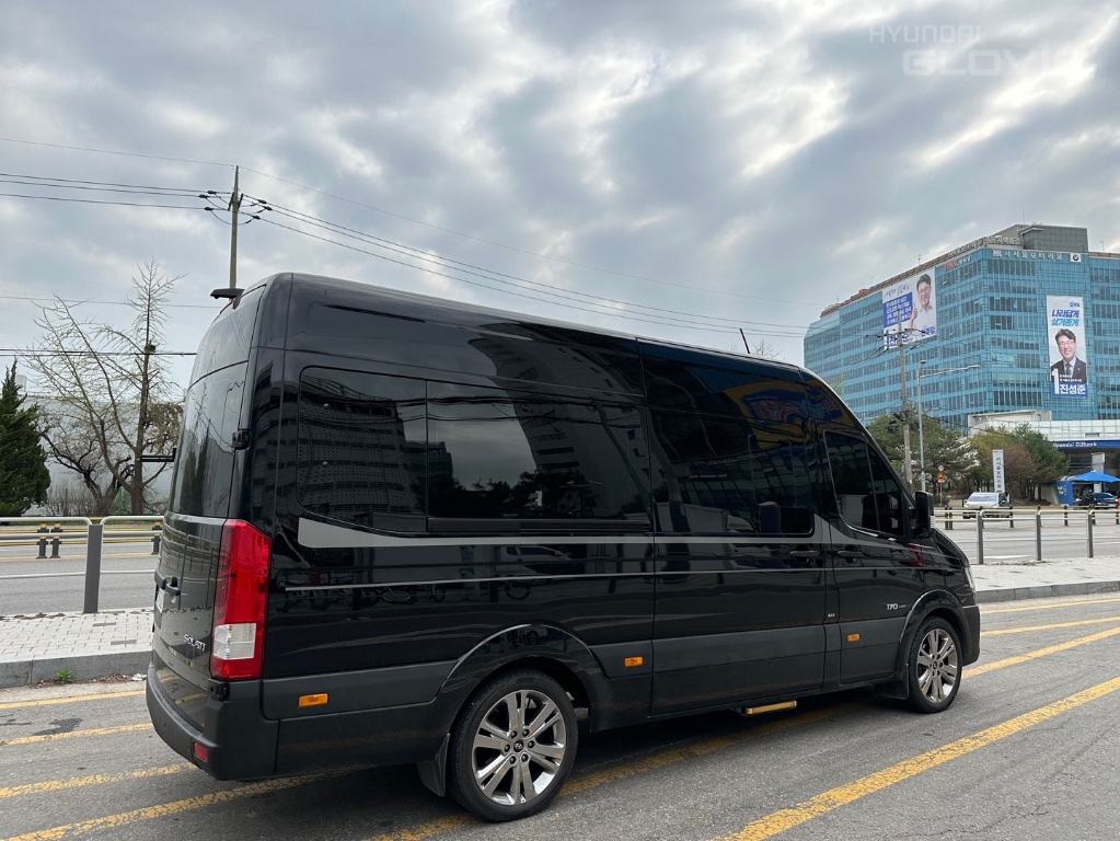 HYUNDAI Solati 15-Seater