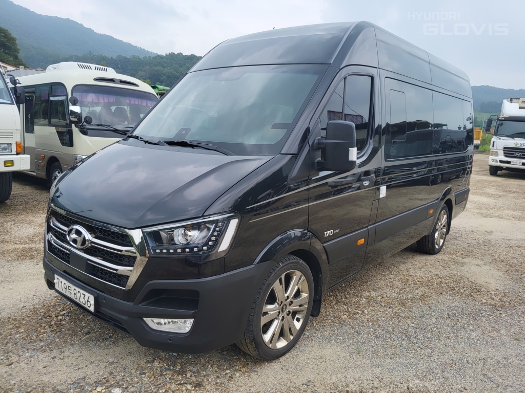 HYUNDAI Solati 15-Seater
