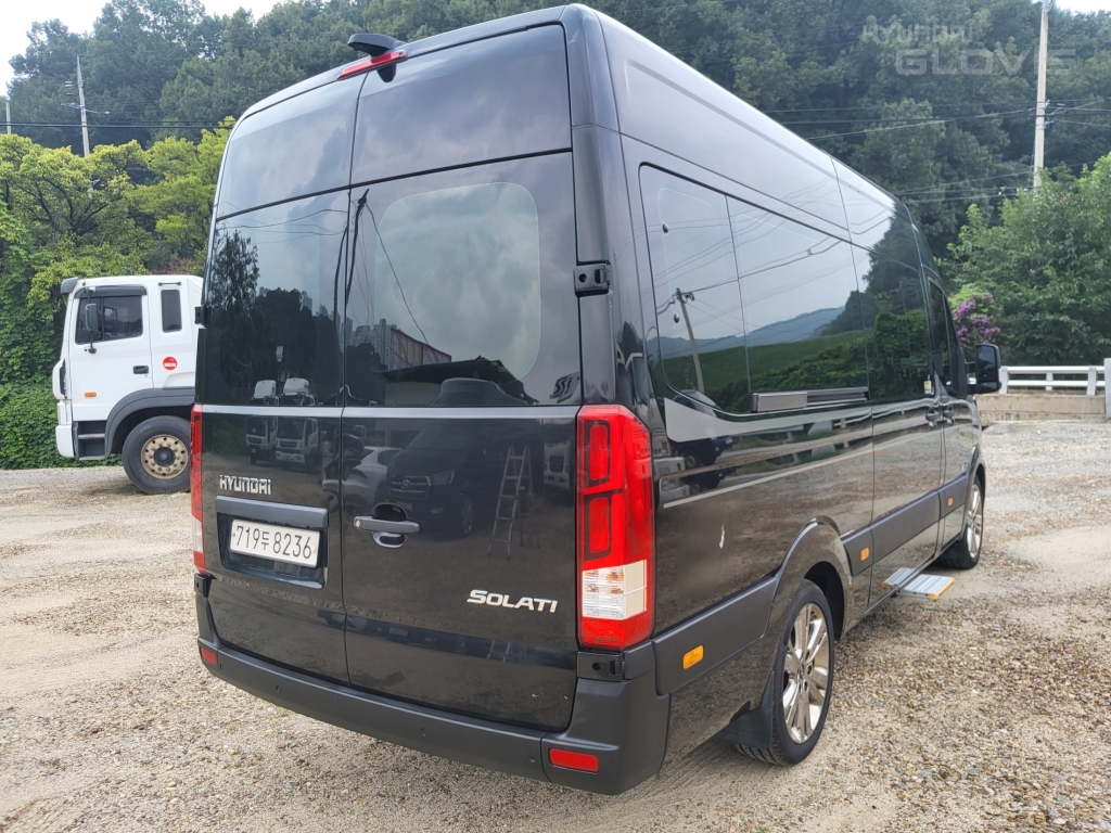 HYUNDAI Solati 15-Seater