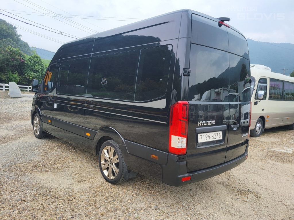 HYUNDAI Solati 15-Seater