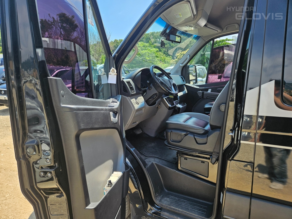 HYUNDAI Solati 15-Seater