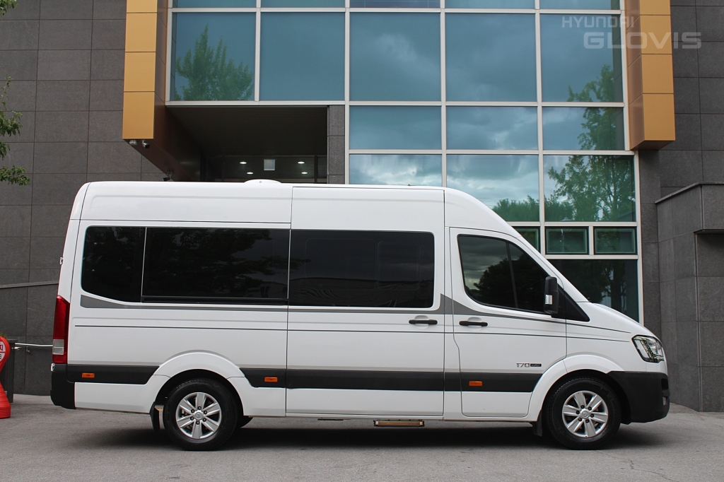 HYUNDAI Solati 15-Seater