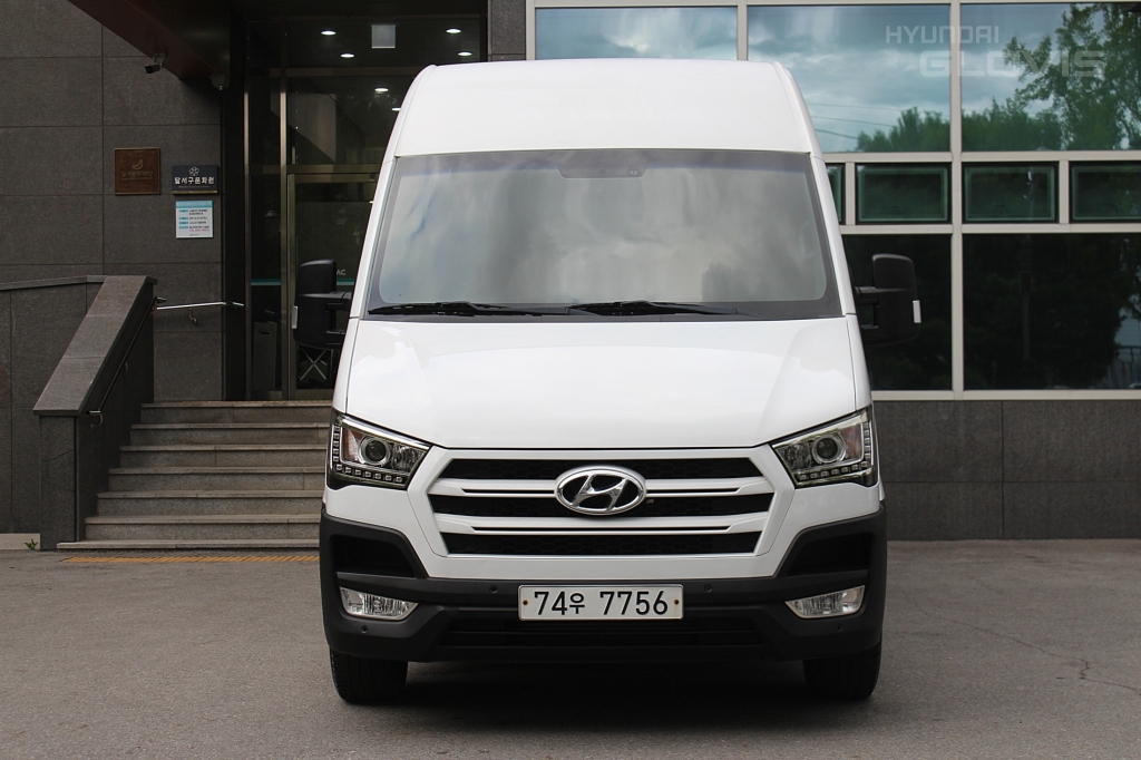 HYUNDAI Solati 15-Seater