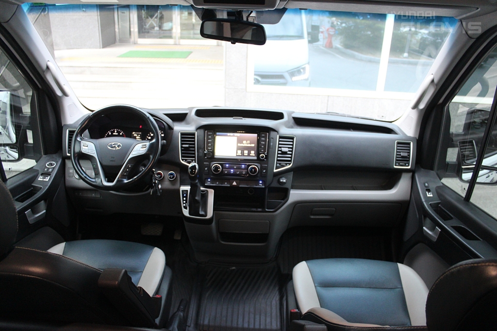 HYUNDAI Solati 15-Seater