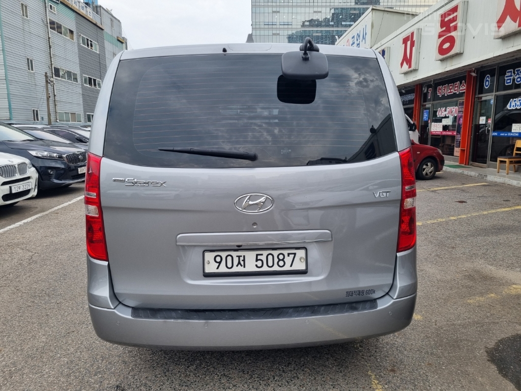 HYUNDAI The New Grand Starex 5-Seater Diesel Van