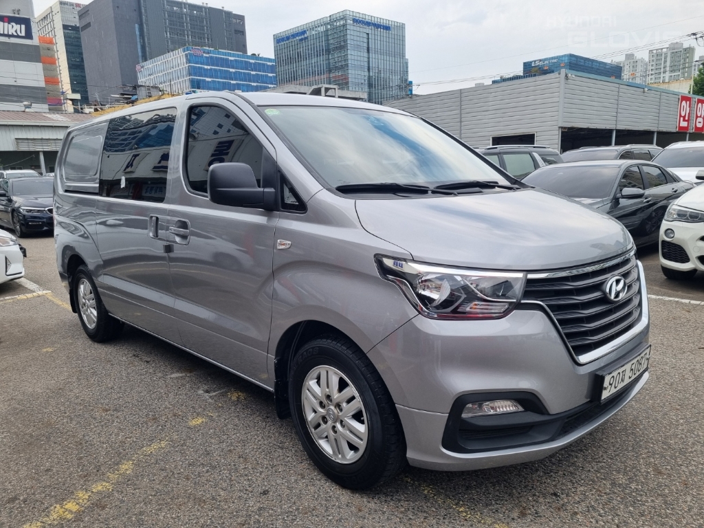 HYUNDAI The New Grand Starex 5-Seater Diesel Van