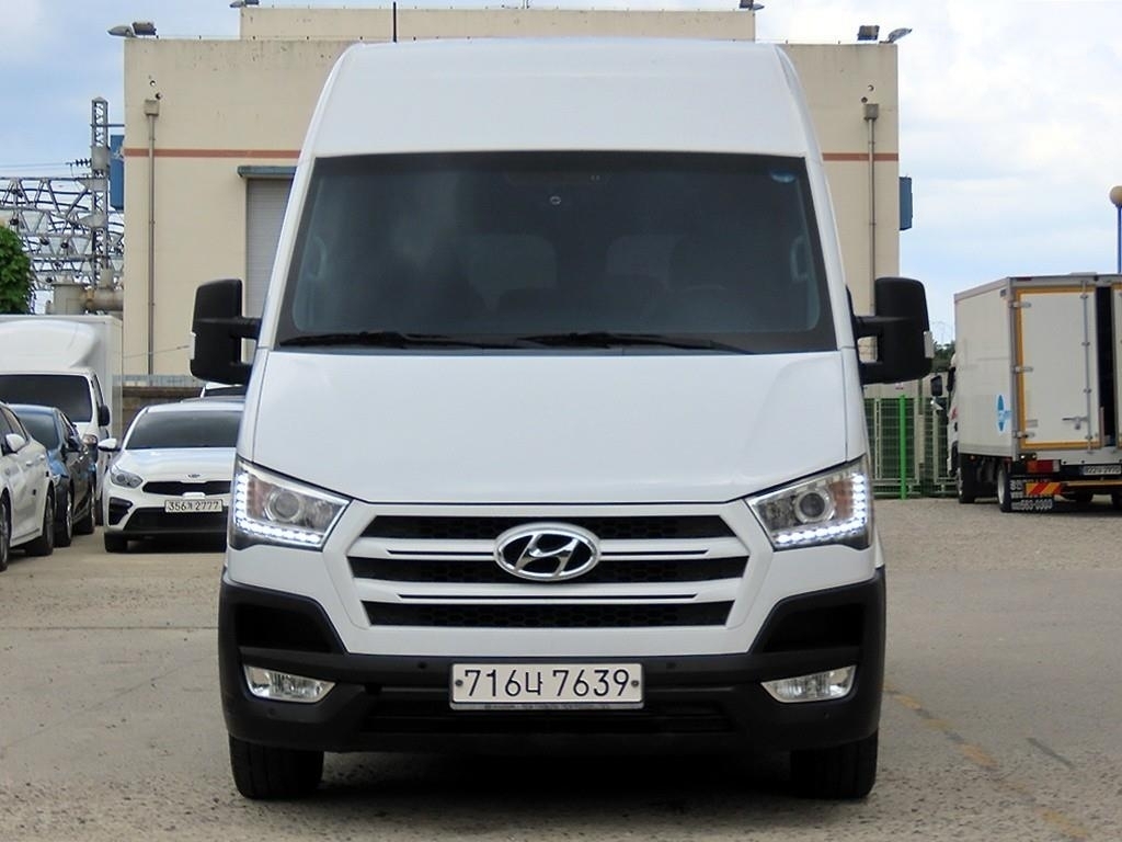 HYUNDAI Solati 15-Seater