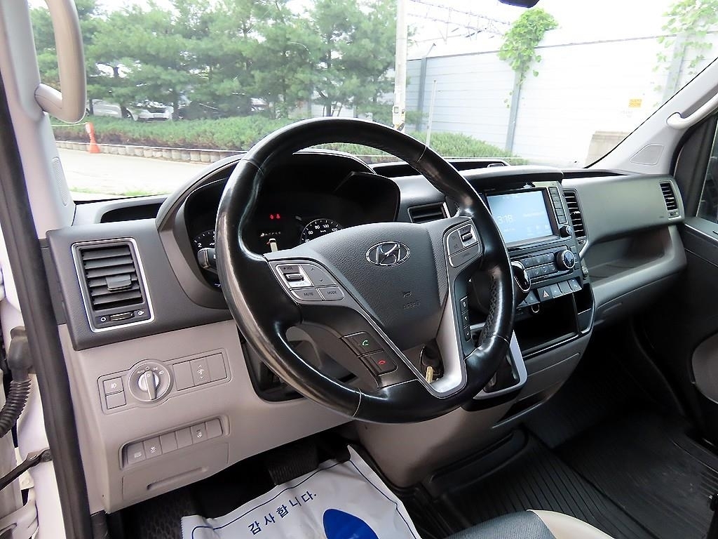 HYUNDAI Solati 15-Seater