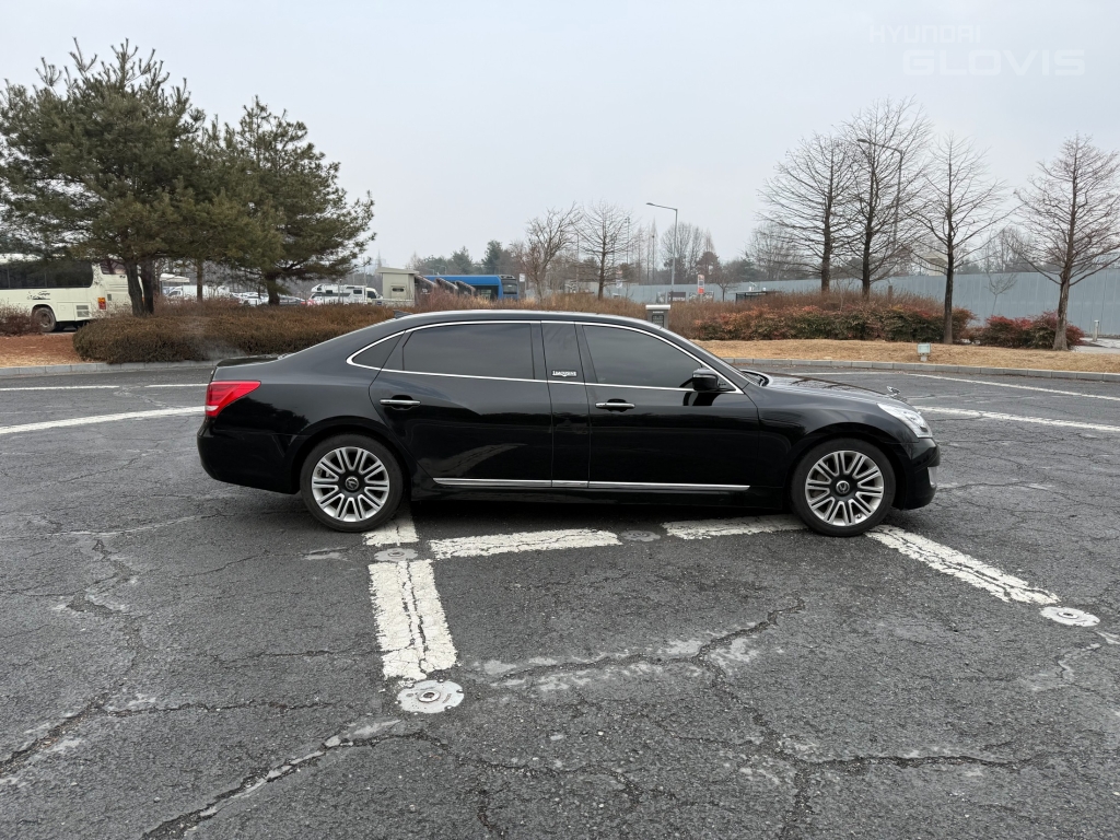 HYUNDAI Ecuus (New Model) VL500
