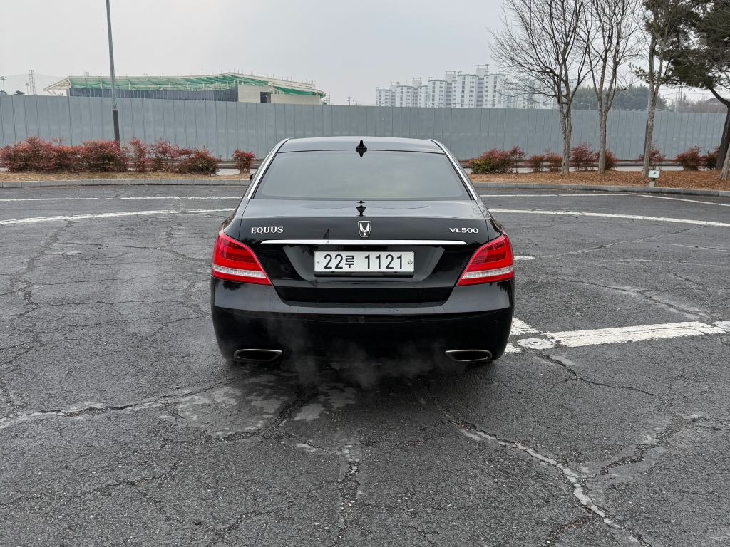 HYUNDAI Ecuus (New Model) VL500