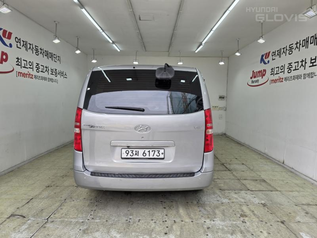 HYUNDAI Grand Starex 5-Seater Diesel Van