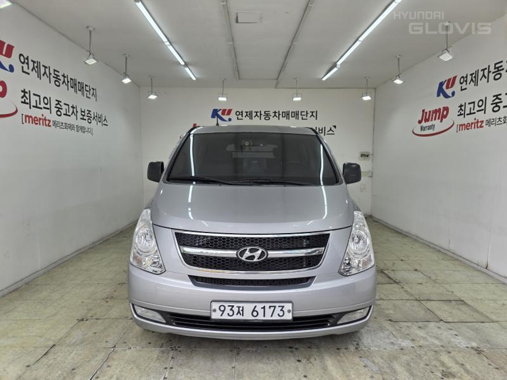 HYUNDAI Grand Starex 5-Seater Diesel Van