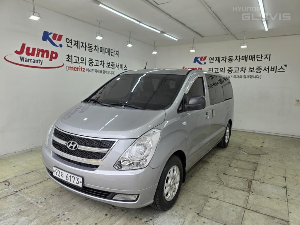 HYUNDAI Grand Starex 5-Seater Diesel Van