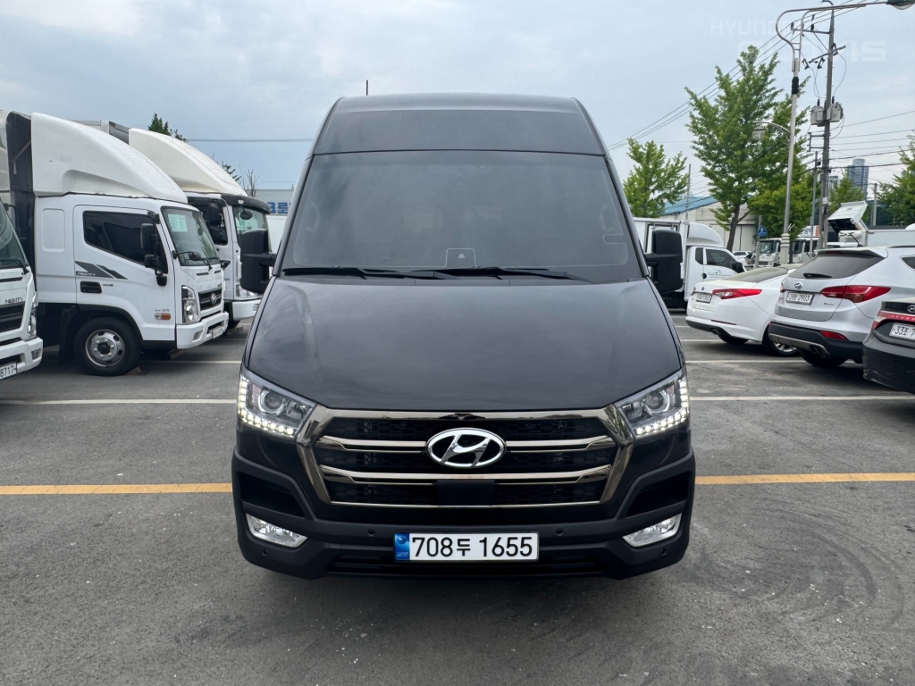 HYUNDAI Solati 15-Seater
