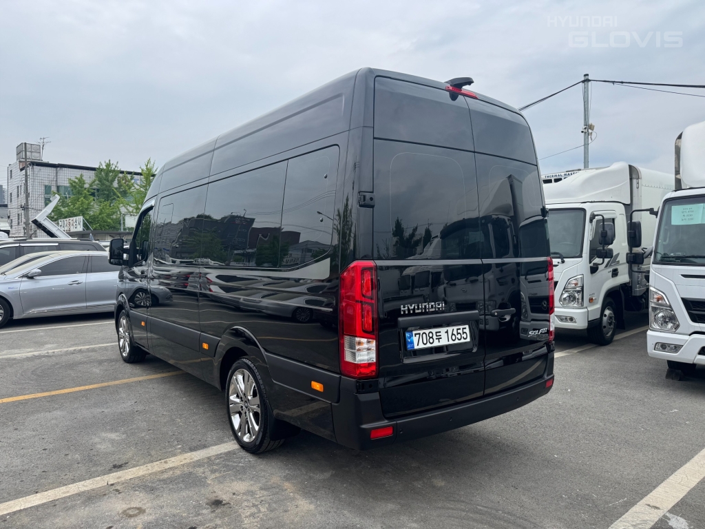 HYUNDAI Solati 15-Seater