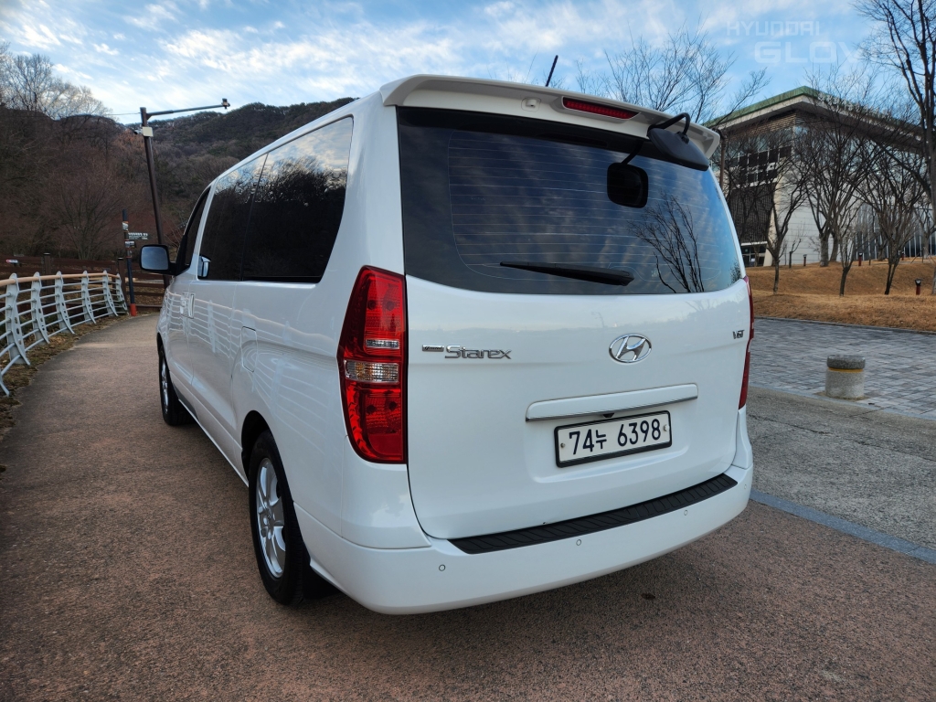 HYUNDAI The New Grand Starex 12-Seater Diesel