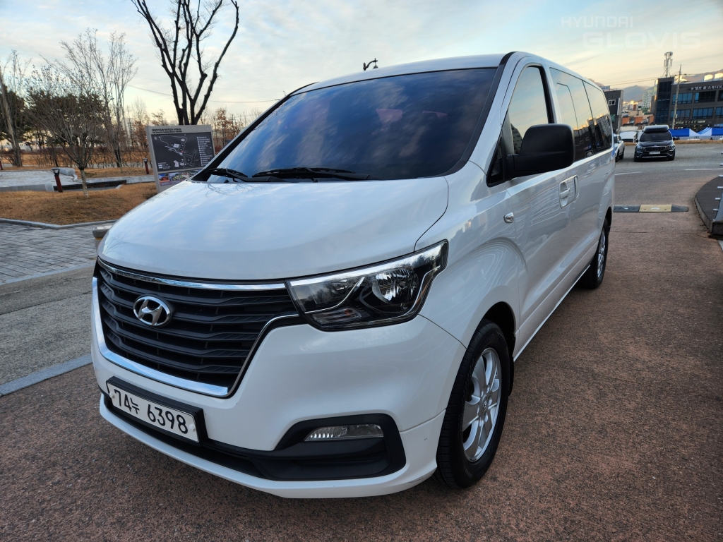 HYUNDAI The New Grand Starex 12-Seater Diesel