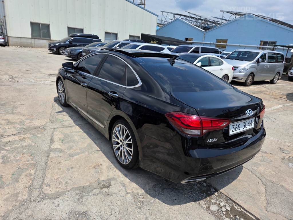 HYUNDAI Aslan G330