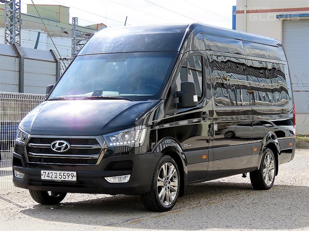 HYUNDAI Solati 15-Seater