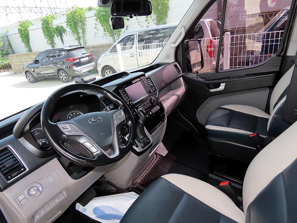HYUNDAI Solati 15-Seater