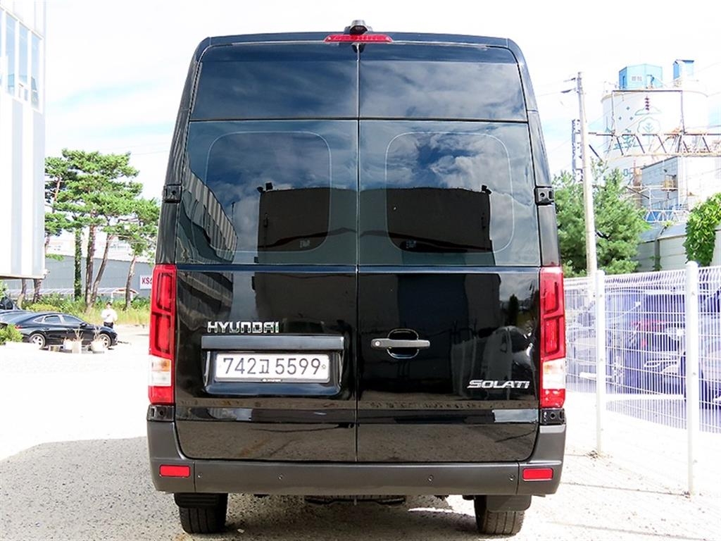 HYUNDAI Solati 15-Seater