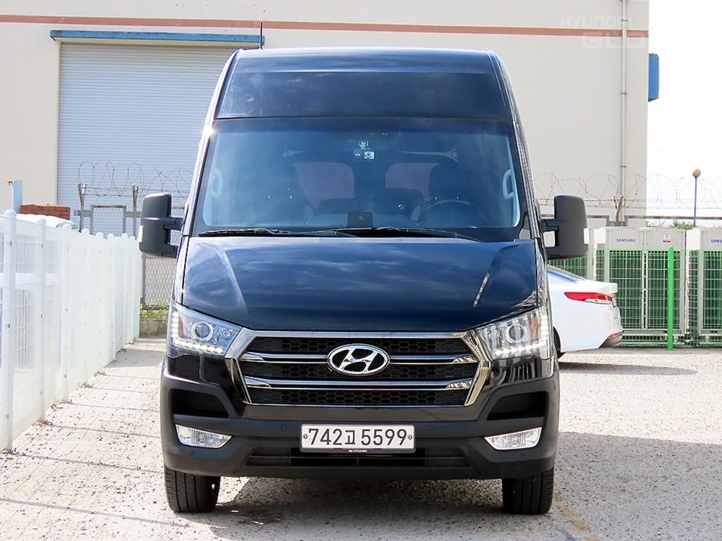 HYUNDAI Solati 15-Seater