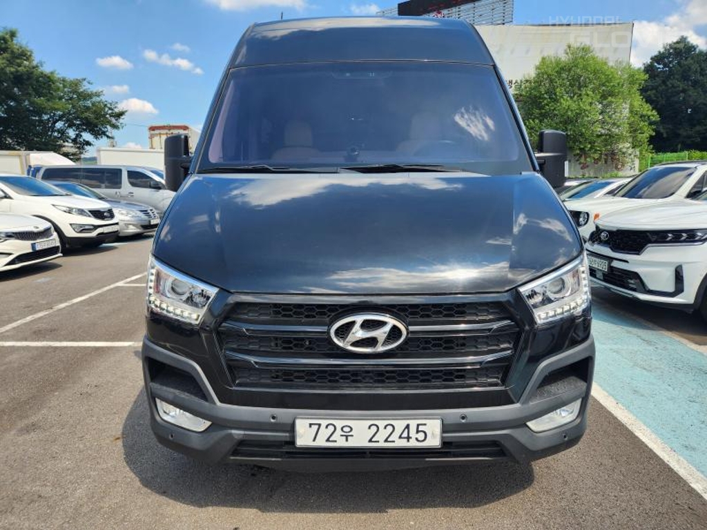 HYUNDAI Solati 14-Seater