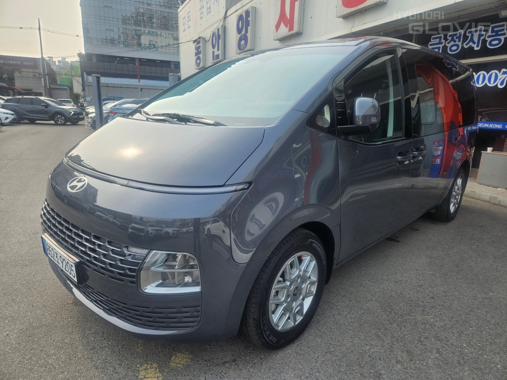 HYUNDAI Staria 3.5 LPG Cargo 5-Seater