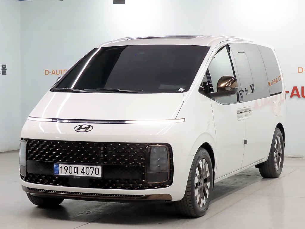 HYUNDAI Staria 2.2 Diesel Lounge 9-Seater 4W