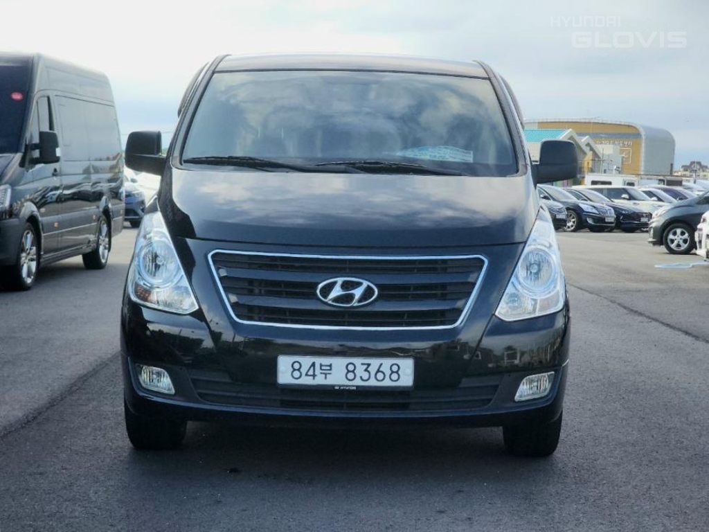 HYUNDAI Grand Starex 5-Seater Diesel Van HYUNDAI Grand Starex 5-Seater Diesel Van