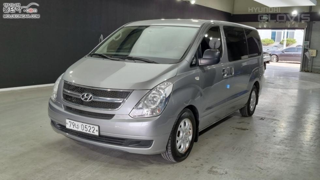 HYUNDAI Grand Starex 12-Seater Diesel HYUNDAI Grand Starex 12-Seater Diesel