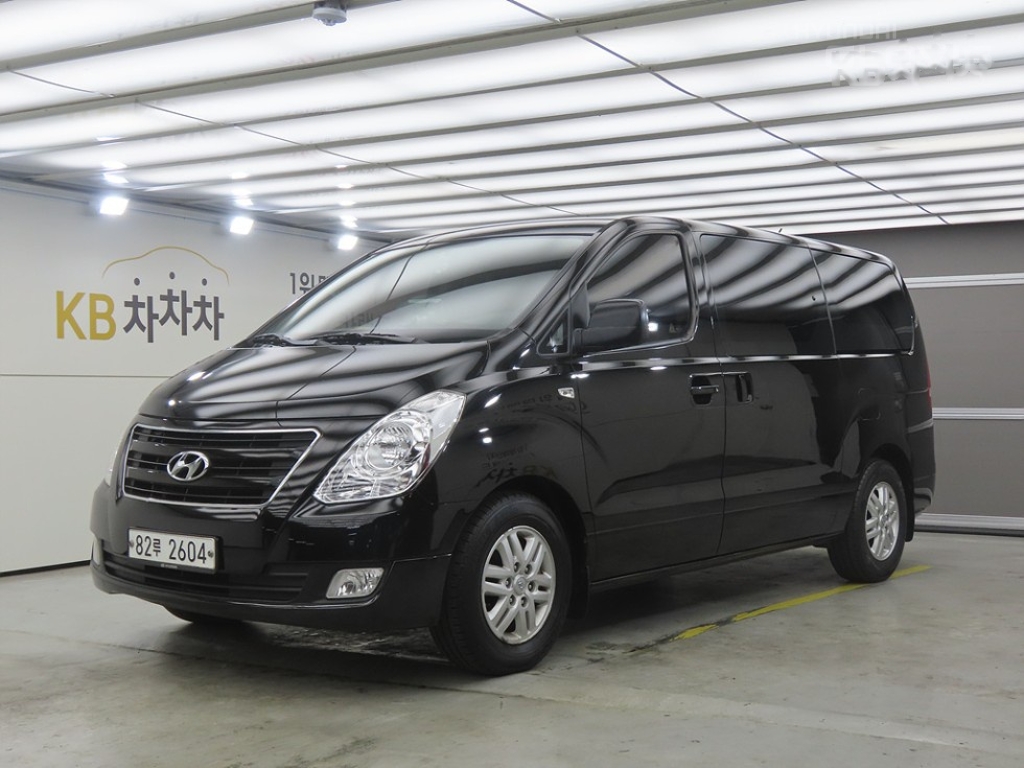 HYUNDAI Grand Starex 5-Seater Diesel Van HYUNDAI Grand Starex 5-Seater Diesel Van