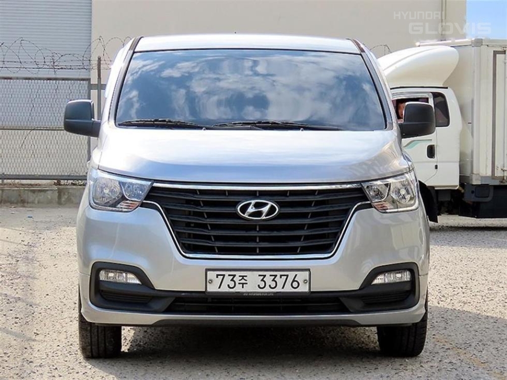 HYUNDAI The New Grand Starex 11-Seater Diesel HYUNDAI The New Grand Starex 11-Seater Diesel
