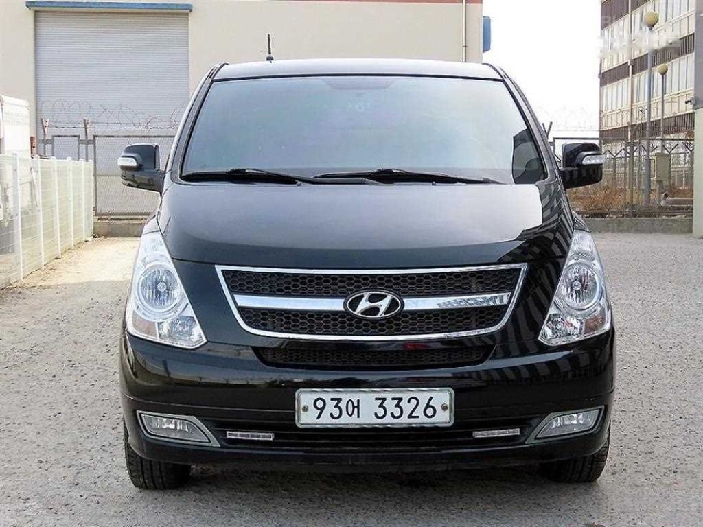 HYUNDAI Grand Starex 5-Seater Diesel Van HYUNDAI Grand Starex 5-Seater Diesel Van