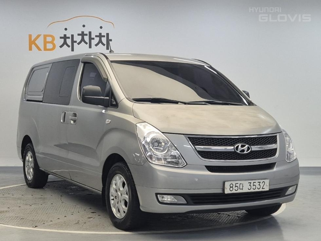 HYUNDAI Grand Starex 5-Seater Diesel Van HYUNDAI Grand Starex 5-Seater Diesel Van