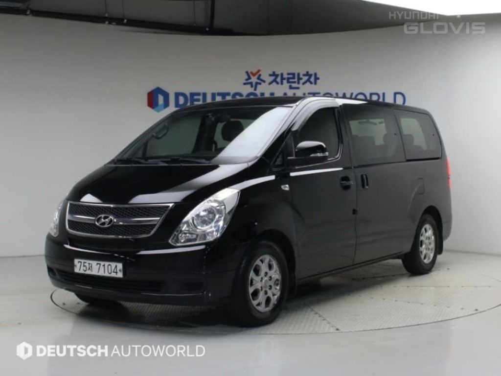 HYUNDAI Grand Starex 12-Seater Diesel HYUNDAI Grand Starex 12-Seater Diesel
