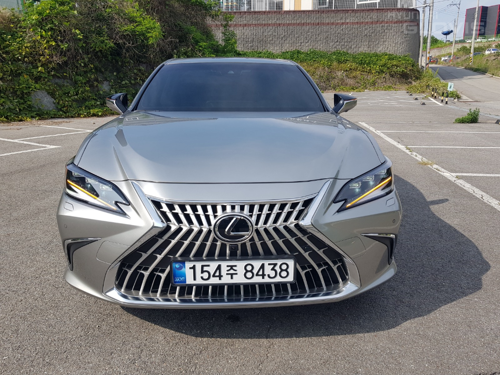 LEXUS ES (7th Generation) 300h
