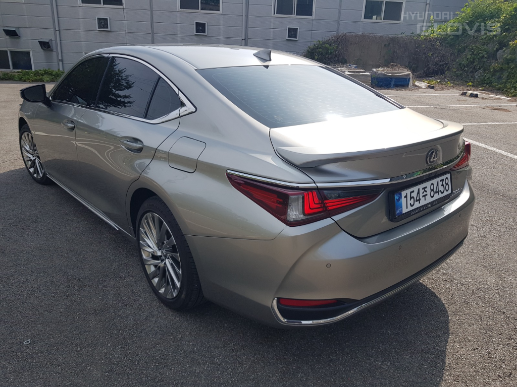 LEXUS ES (7th Generation) 300h