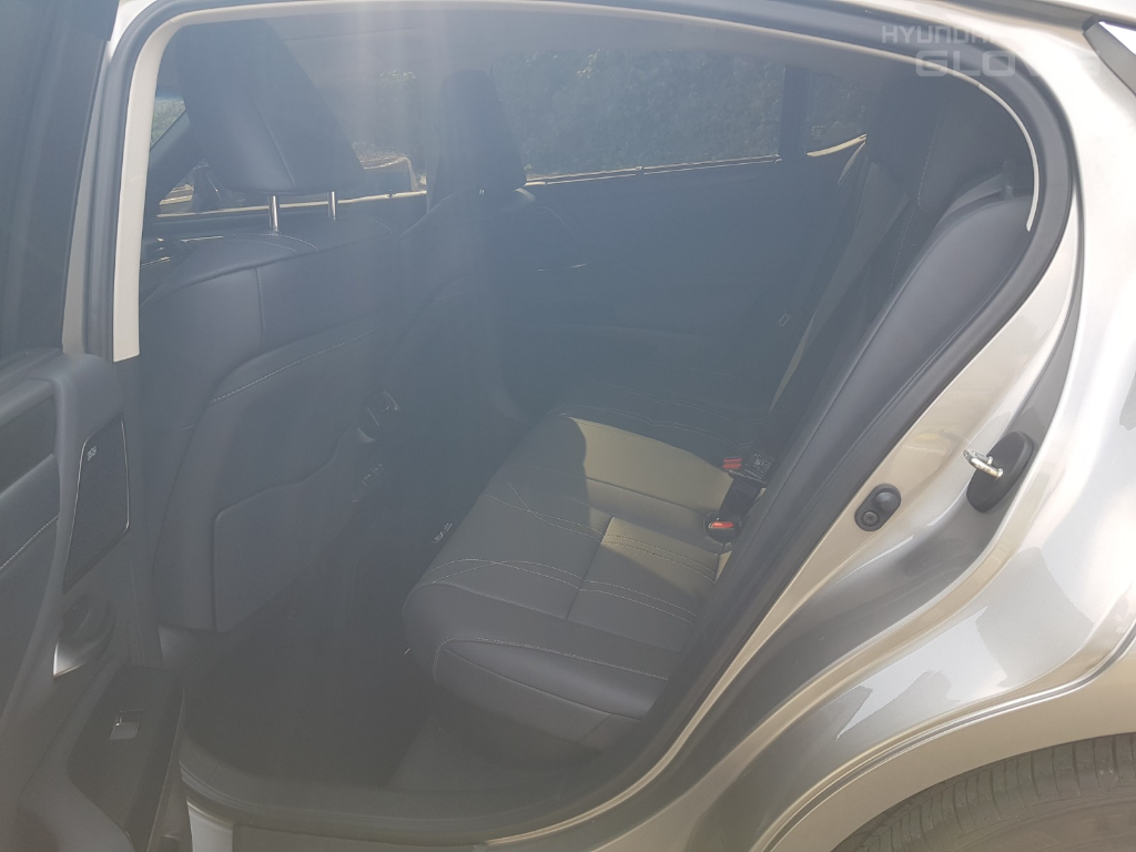 LEXUS ES (7th Generation) 300h