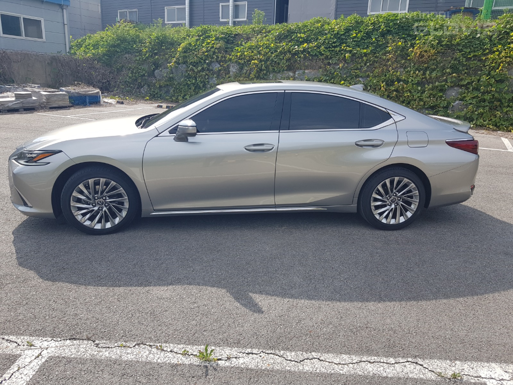 LEXUS ES (7th Generation) 300h