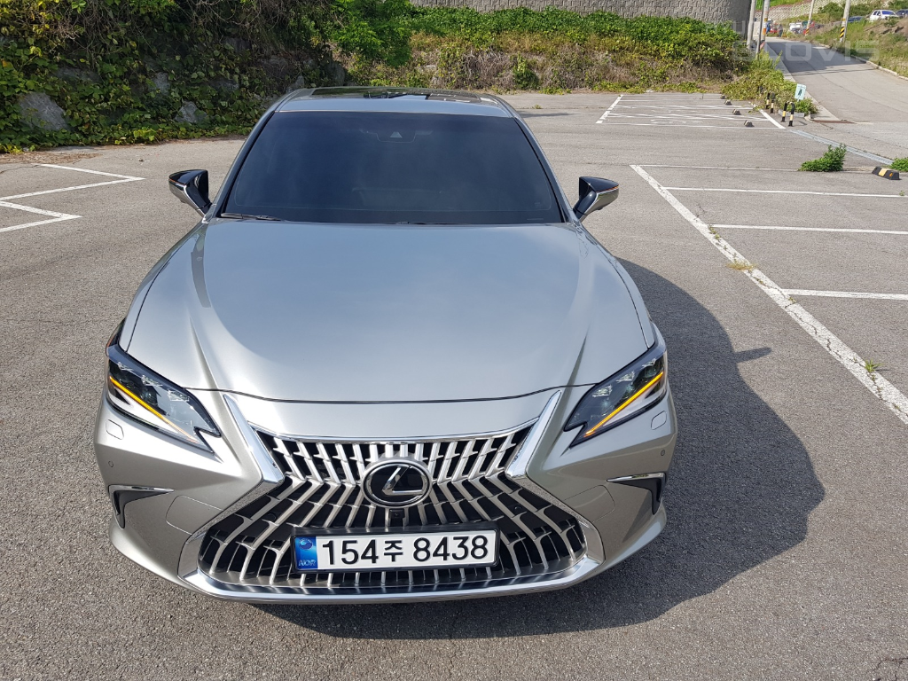 LEXUS ES (7th Generation) 300h