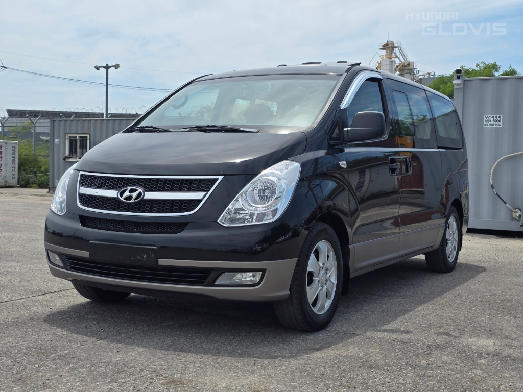 HYUNDAI Grand Starex 11-Seater Diesel