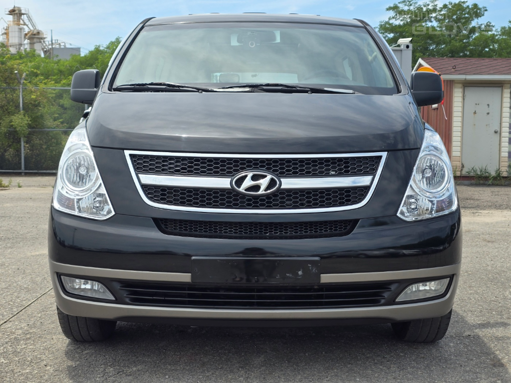 HYUNDAI Grand Starex 11-Seater Diesel