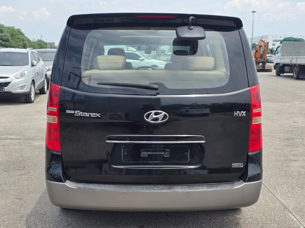HYUNDAI Grand Starex 11-Seater Diesel