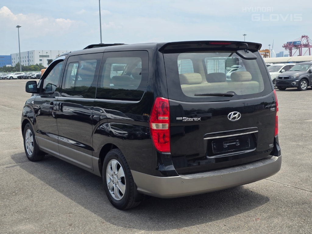 HYUNDAI Grand Starex 11-Seater Diesel