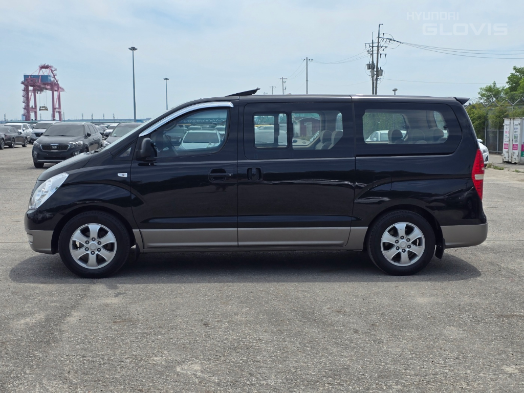 HYUNDAI Grand Starex 11-Seater Diesel
